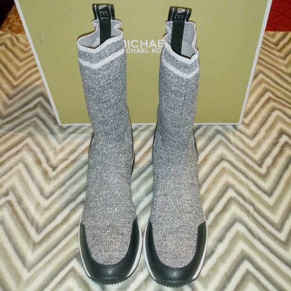 Michael Kors Grover Knit Bootie - Picture 4 of 16
